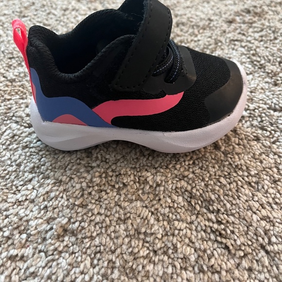 Baby Velcro Tennis Shoes - Picture 2 of 3